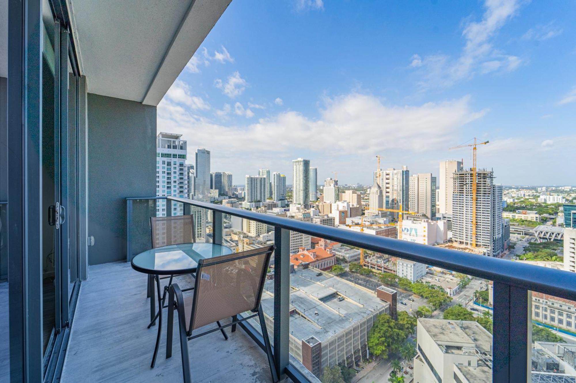 Tr Miami 2 Bedroom, 1 Bedroom, And Studio Condos With Balconies ภายนอก รูปภาพ